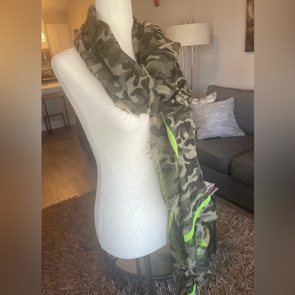 Express lightweight Scarf - Picture 3 of 4